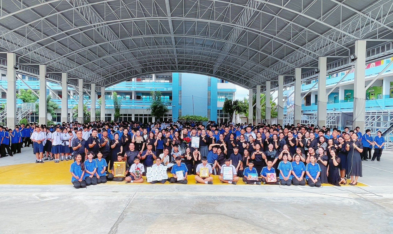 แสดงความยินดีและมอบของที่ระลึกแก่ นายชินกานต์ จันทร์น้อย ตำแหน่งครู เนื่องในโอกาสย้ายกลับภูมิลำเนาไปปฏิบัติหน้าที่ราชการครู ณ สถานศึกษาแห่งใหม่ ในจังหวัดนครราชสีมา