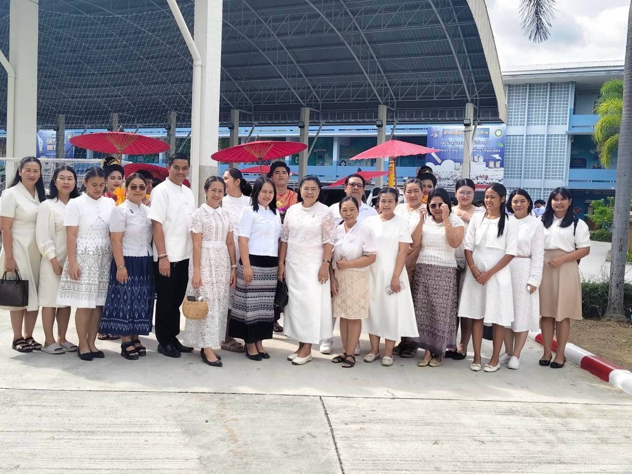โรงเรียนเทศบาล ๑ กิตติขจร เข้าร่วมพิธีถวายเทียนพรรษา ณ วัดสีตลาราม ตำบลระแหง อำเภอเมืองตาก จังหวัดตาก