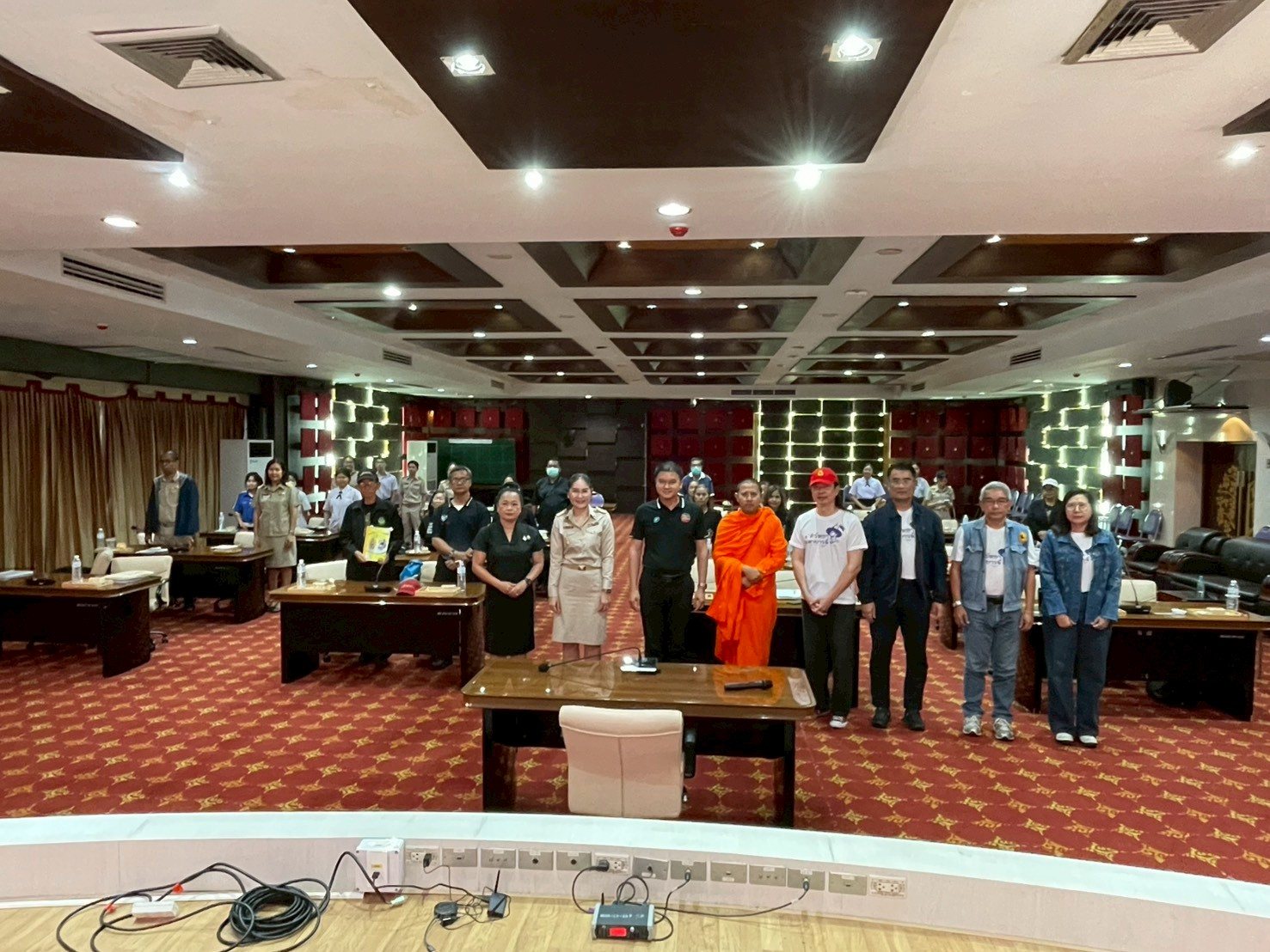 ดร.สุพจนีย์ พัดจาด ผู้อำนวยการโรงเรียนเทศบาล ๑ กิตติขจร พร้อมคณะครู นำตัวแทนนักเรียนเข้าร่วมการประชุมในหัวข้อ "ตามรอยเจ้าตาก"