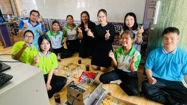 ภาพกิจกรรมที่ 23 จาก 25